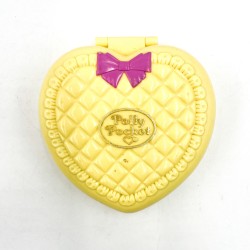 Polly Pocket "Bébé qui se promène", boitier coeur jaune matelassé