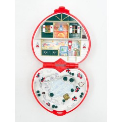 Polly Pocket "Polly's Musical Christmas Wonderland", Boitier coeur Noël