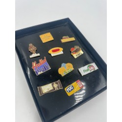 Coffret de pin's LU années 90