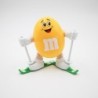 Distributeur M&M's jaune en ski